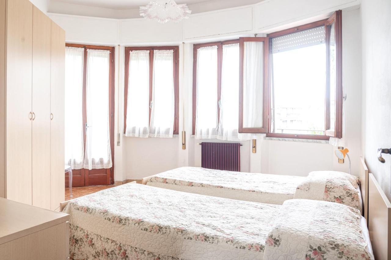 Iss Travel Apartments Casa Maria In Marina Di Massa Масса Экстерьер фото