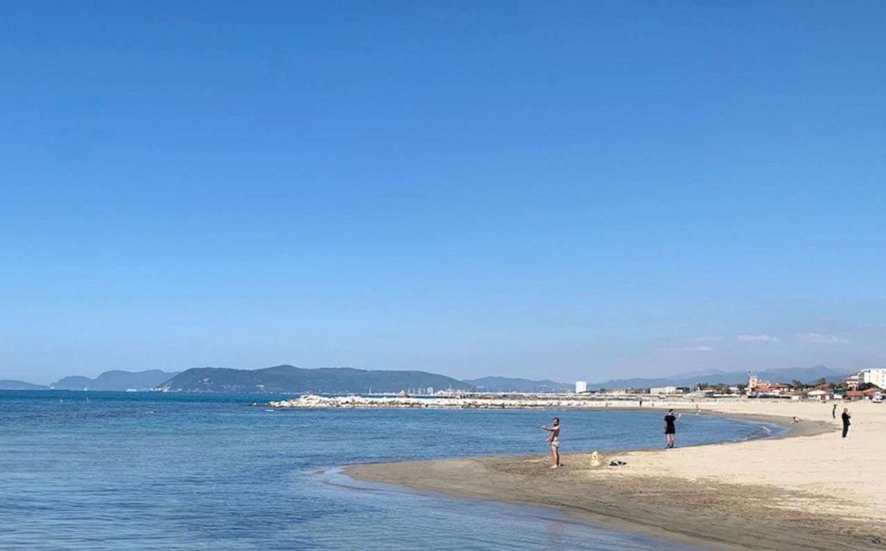 Iss Travel Apartments Casa Maria In Marina Di Massa Масса Экстерьер фото
