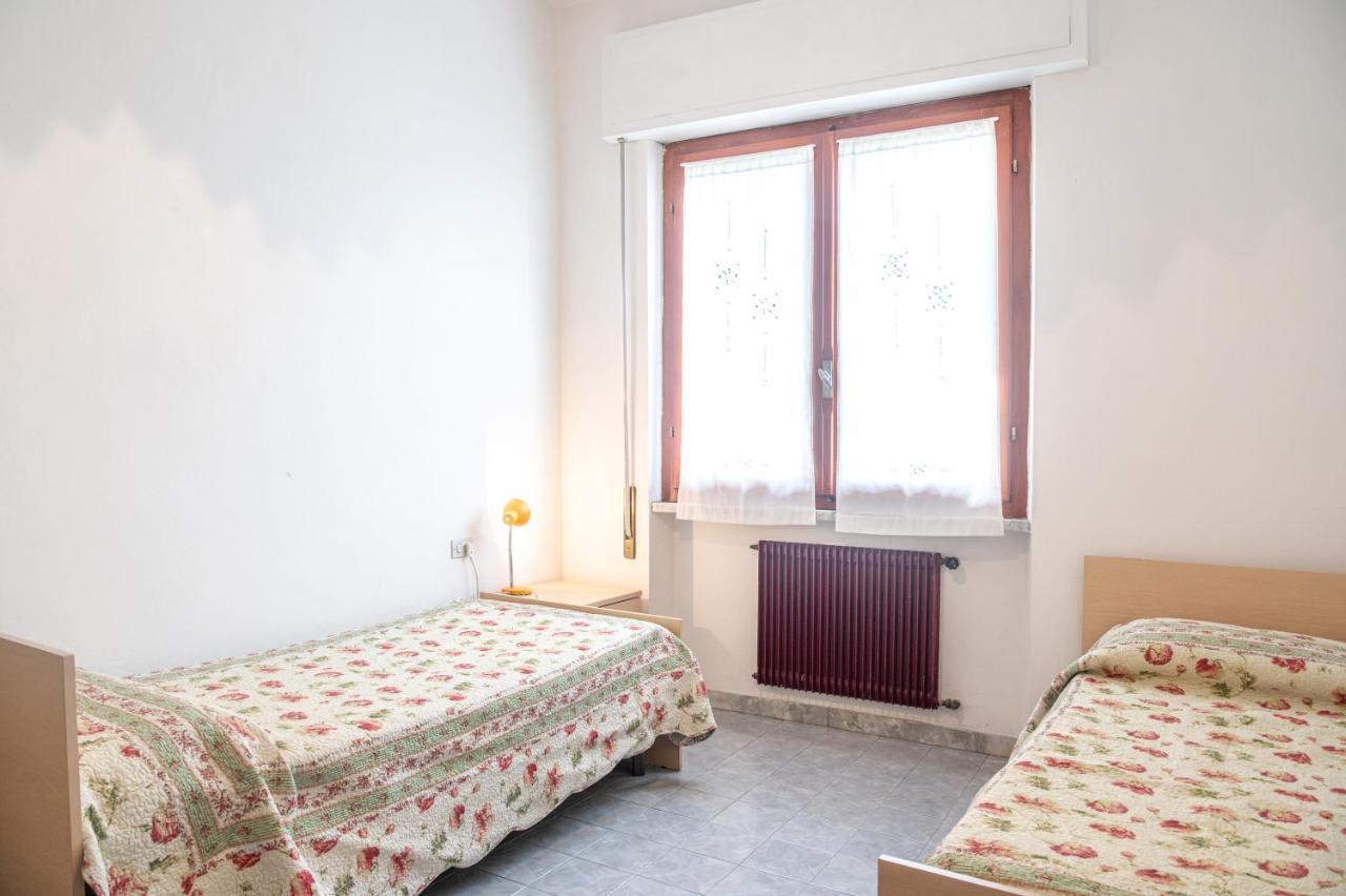 Iss Travel Apartments Casa Maria In Marina Di Massa Масса Экстерьер фото